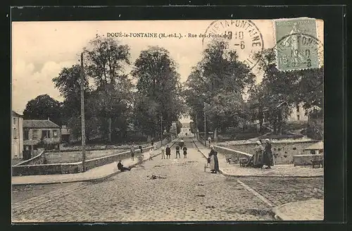 AK Douè-la-Fontaine, Rue des Fontaines