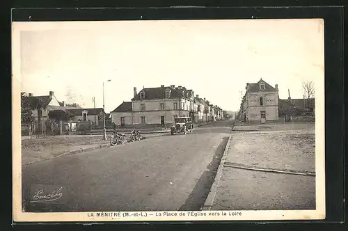 AK La Ménitre, La Place de l'Eglise vers la Loire