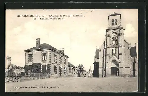 AK Montilliers, L'Eglise, le Prieure, la Mairie et le Monument aux Morts