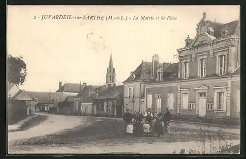 AK Juvardeil-sur-Sarthe, La Mairie et la Place