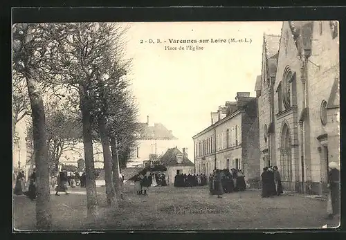 AK Varennnes-sur-Loire, Place de l'Eglise