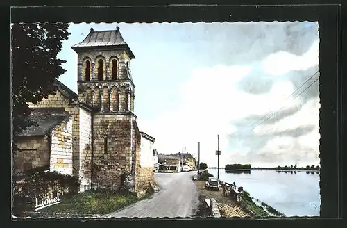 AK Le Thoureil, L`Eglise au bord de la Loire
