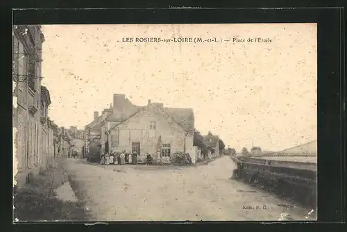 AK Les Rosiers-sur-Loire, Place de l`Etoile