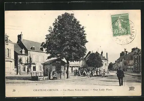 AK Chateau-Chinon, La Place Notre-Dame