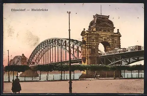 AK Düsseldorf, Rheinbrücke, vom Ufer gesehen