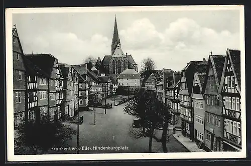 AK Frankenberg /Eder, Hindenburgplatz mit Kirche