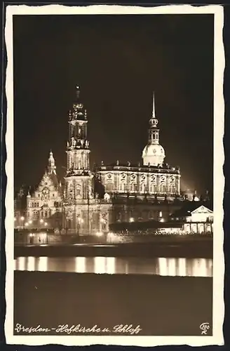 AK Dresden, Hofkirche und Schloss bei Nacht