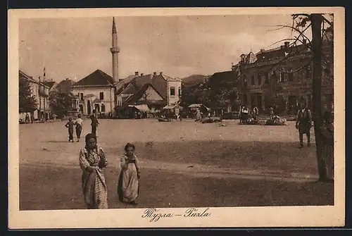 AK Tuzla, Ortspartie mit Einwohnern und Minarett