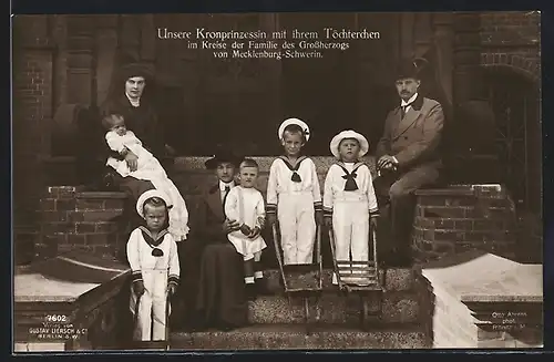 AK Grossherzog von Mecklenburg und Kronprinzessin mit ihren Töchtern