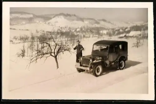 Fotografie Auto Geländewagen Willys MB Jeep der US-Army im Winter 1949