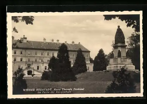 AK Wiener Neustadt, Maria Theresia Denkmal im Parke der Kriegsschule