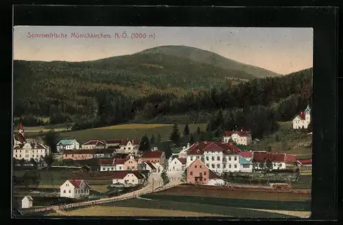 AK Mönichkirchen, Ortsansicht mit Strasse und Bergkulisse