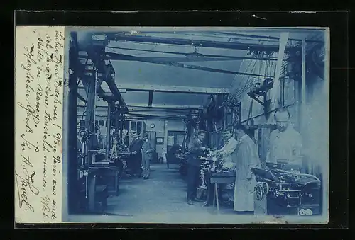 AK Fabrikarbeiter bei der Arbeit mit ihren Maschinen