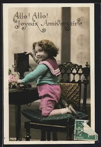 AK Kleiner Junge im Matrosenanzug greift zum Hörer eines Tischtelefons