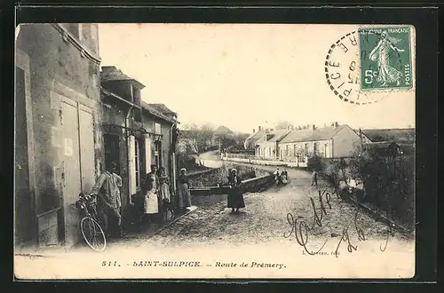 AK Saint-Sulpice, Route de Prémery, Strassenpartie mit Passanten