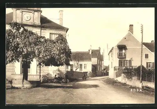 AK Brèves, La Mairie et la Grande Rue, Strassenpartie mit Rathaus