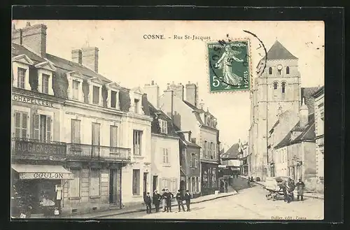 AK Cosne-sur-Loire, Rue St-Jacques, Strassenpartie bei der Kirche