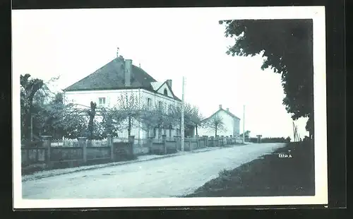 AK La Chapelle-St-Sauveur, La Mairie, Route de Pierre