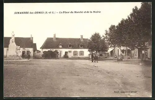 AK Simandre-les-Ormes, la Place du Marché et de la Mairie