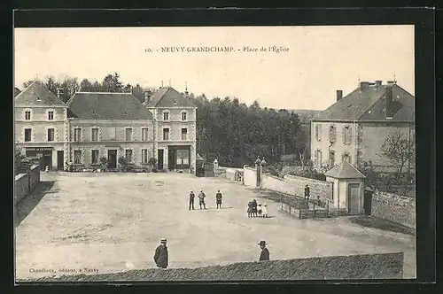 AK Neuvy-Grandchamp, Place de l'Église
