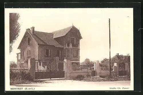 AK Montret, Wohnhaus mit Gartentor
