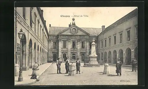 AK Chagny, Hotel de Ville et Monument