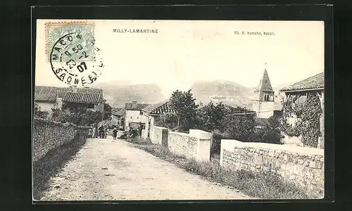 AK Milly-Lamartine, Strassenpartie im Ort