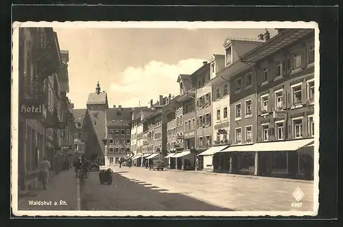 AK Waldshut a. Rh., Kaiserstrasse mit Hotel und Geschäften