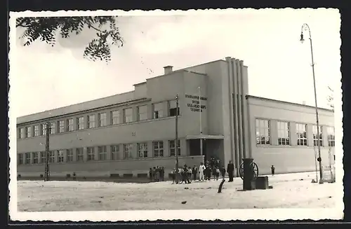 AK Petrovgrad, Drz. nar. osn. skola Vit. Kr. Aleksandra I Ujed