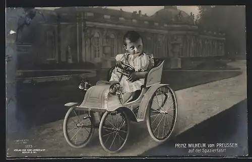 AK Prinz Wilhelm von Preussen auf der Spazierfahrt in kleinem Automobil