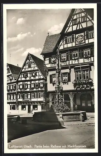 AK Bad Urach, Partie beim Rathaus mit Marktbrunnen