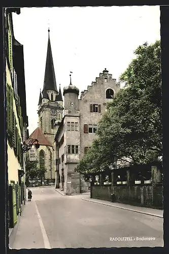 AK Radolfzell /Bodensee, Strassenpartie, Kirche