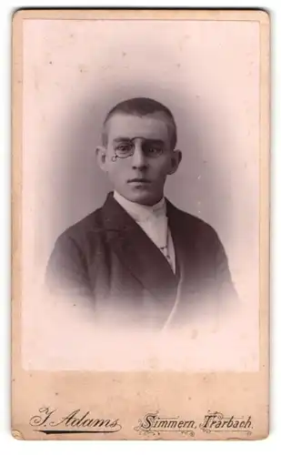 Fotografie Joseph Adams, Simmern, Junger Mann im Anzug mit Zwicker