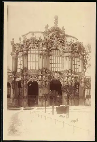 Fotografie unbekannter Fotograf, Ansicht Dresden, Partie am Zwinger im Winter