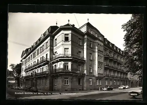 AK Baden bei Wien, Hotel Herzoghof mit Strasse