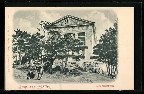 AK Mödling, Husarentempel mit Besuchern