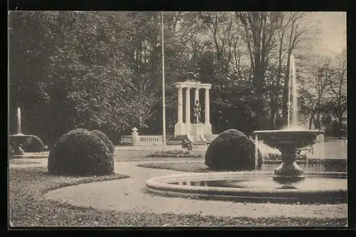 AK Wr. Neustadt, Akademie-Park mit Franz Josef-Denkmal
