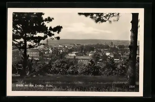 AK Bruck /Leitha, Ortsansicht mit Fernblick