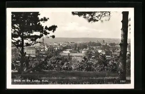 AK Bruck /Leitha, Ortsansicht mit Fernblick