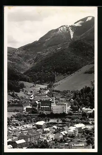 AK Lilienfeld, Ortsansicht mit Bergen aus der Vogelschau