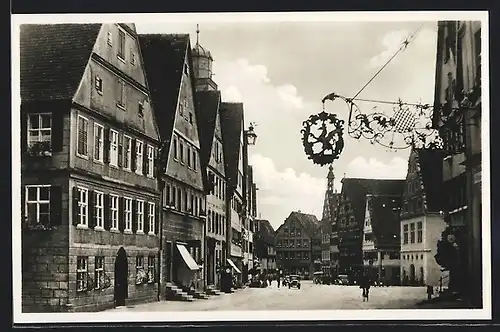 AK Dinkelsbühl, Blick in die Rothenburger Strasse mit Greifenschild
