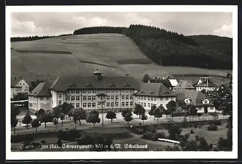 AK Furtwangen / Bad. SChwarzwald, Partie am Schulhaus