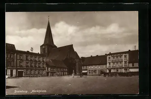 AK Dramburg, Marktplatz mit Kirche und Bäckerei