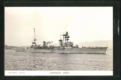 AK Kriegsschiff Foch vor der Küste