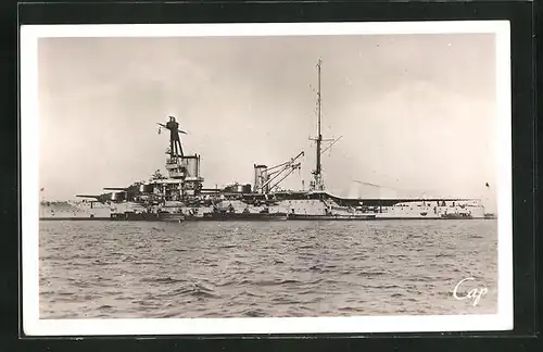 AK Kriegsschiff Bretagne im Hafen