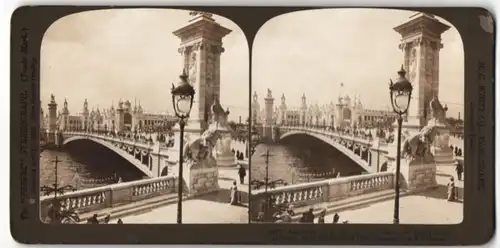 Stereo-Fotografie H.C. White, Paris Exposition of 1900, Alexander III Bridge and Liberal Arts Palace of the Invalides