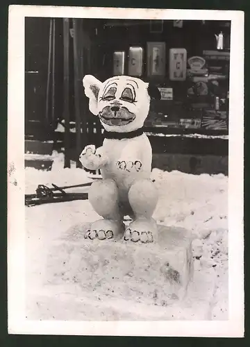 Fotografie Bonzo - Hund als Schnee - oder Eisskulptur 1940