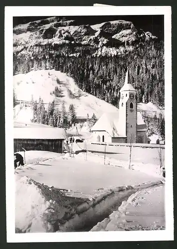 Fotografie Ansicht Corvara, verschneite Ortschaft in den Dolomiten 1940