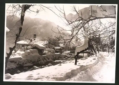 Fotografie Ansicht Oberammergau, Winterlandschaft mit Flusslauf