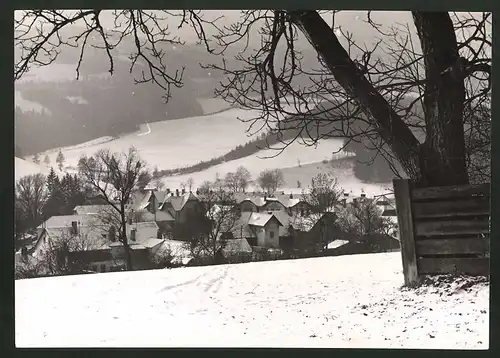 Fotografie Ansicht Kirchberg am Wechsel / NÖ, Ortschaft vom nahen Hügel gesehen